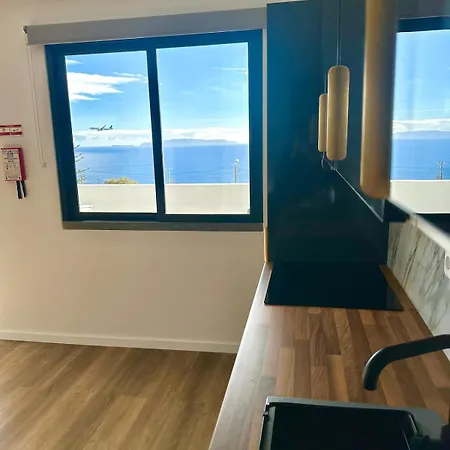 Modern Sea View With Private Parking *