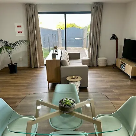 Modern Sea View With Private Parking דירה *